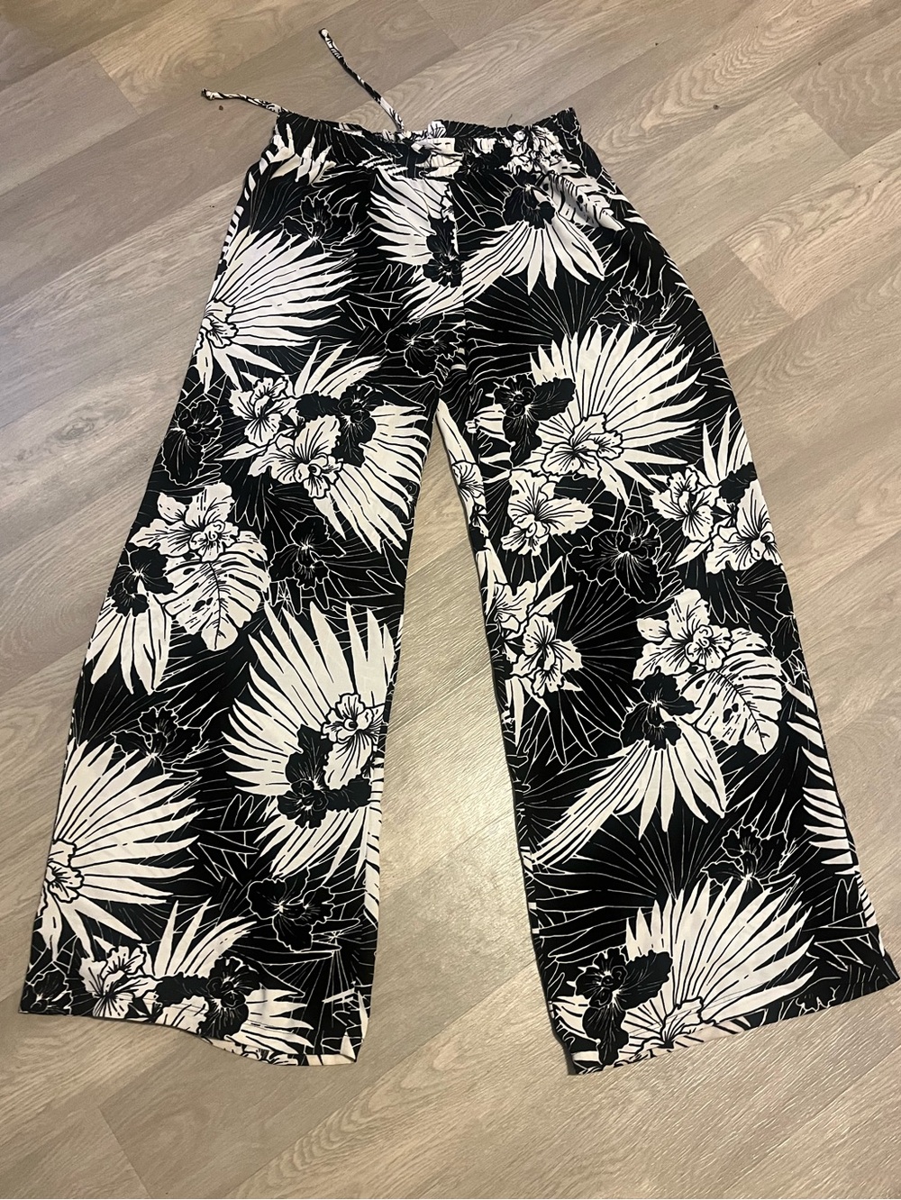 Black & White Floral Wide-Leg Women's Pants Boho